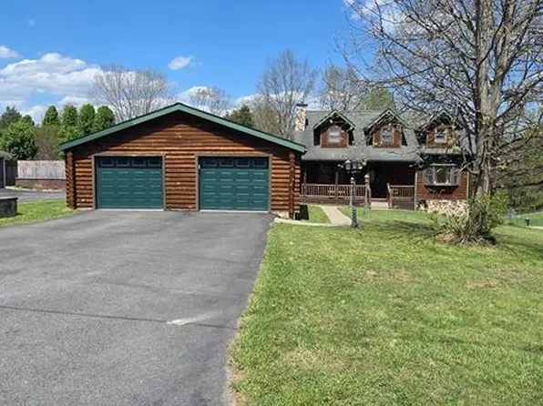 22 Short St, Fayetteville, WV 25840