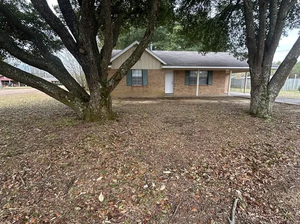 1302 Hughes Rd, Columbus, MS 39702