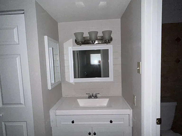 543 W 9th Pl #C — Photo 13