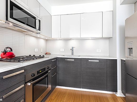 3rd image of 505 W 47th St #3GS