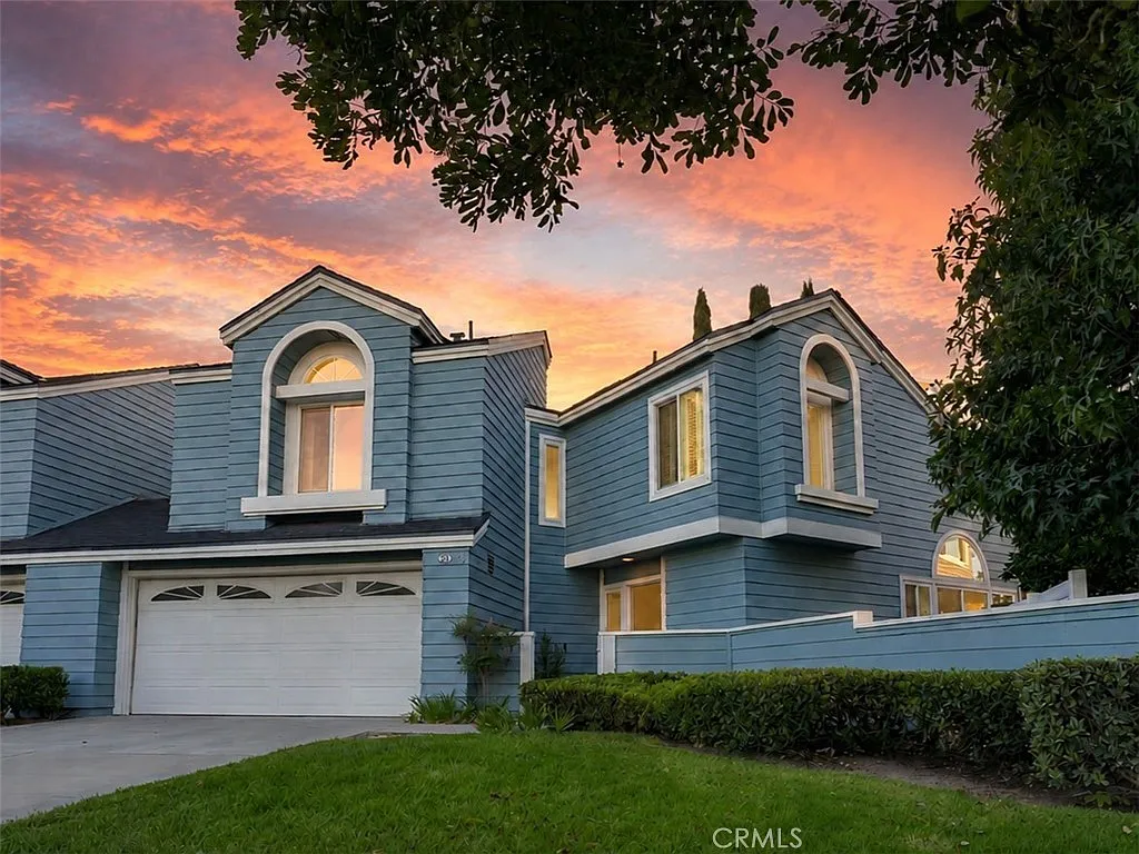 3 bed, 2.5 bath, 1716 sqft, $4,795 — Photo 1
