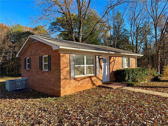 3rd image of 421 Sycamore Cir
