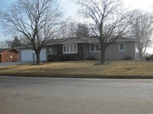 1225 8th St, Jesup, IA 50648