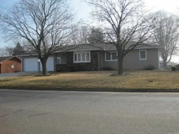 1225 8th St, Jesup, IA 50648