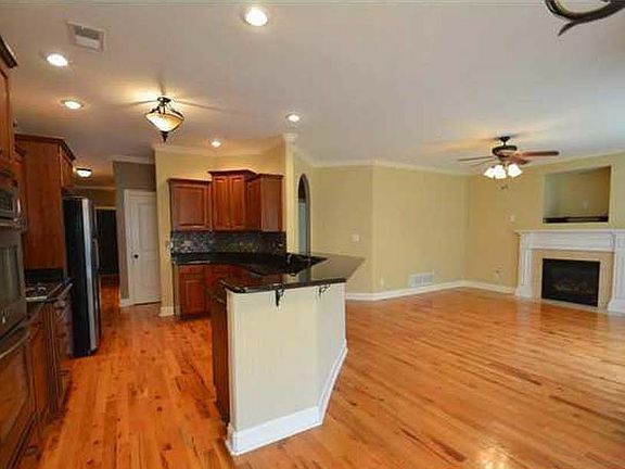 3rd image of 2898 Poplar Woods Dr