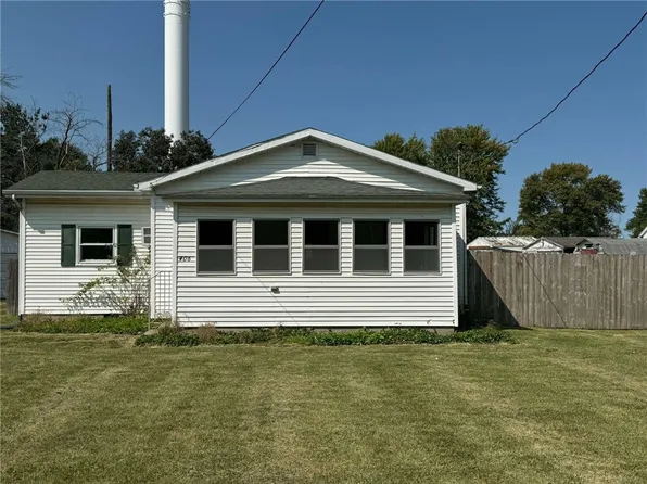 406 S Iowa St, Ashmore, IL 61912