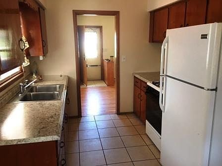 2nd image of 3323 Chateau Ln