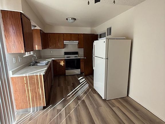 4th image of 3413 Parkmoor Village Dr #3401-B