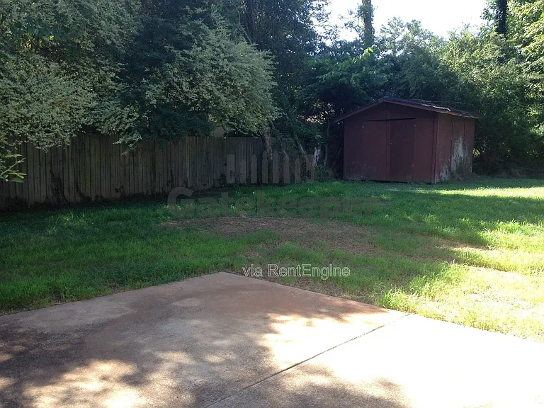 695 Georgia Ave — Photo 20