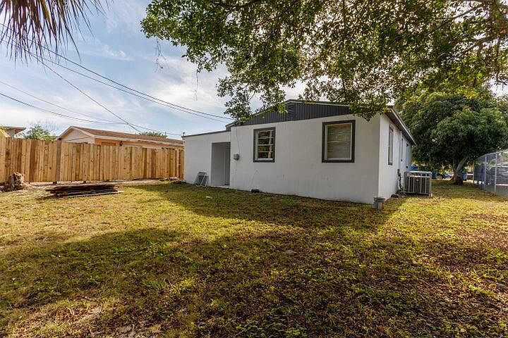 1st image of 1164 W 31st Street