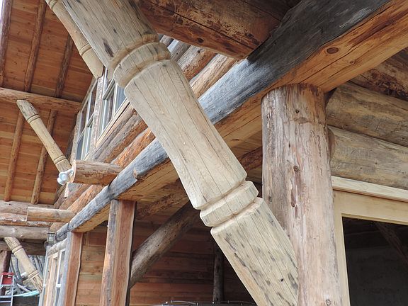 Hand-carved log knee braces