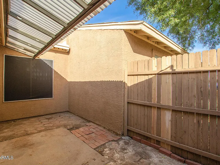 2612 E Lemon St — Photo 24