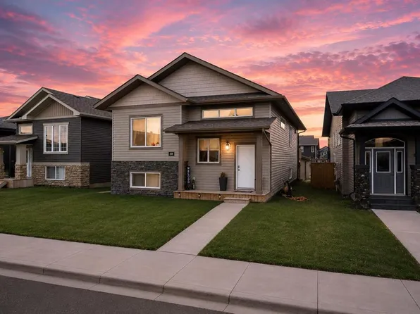 58 E Village Cres, Red Deer, AB T4R 0P3