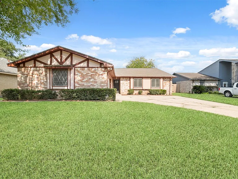 10522 Northview Dr — Photo 1