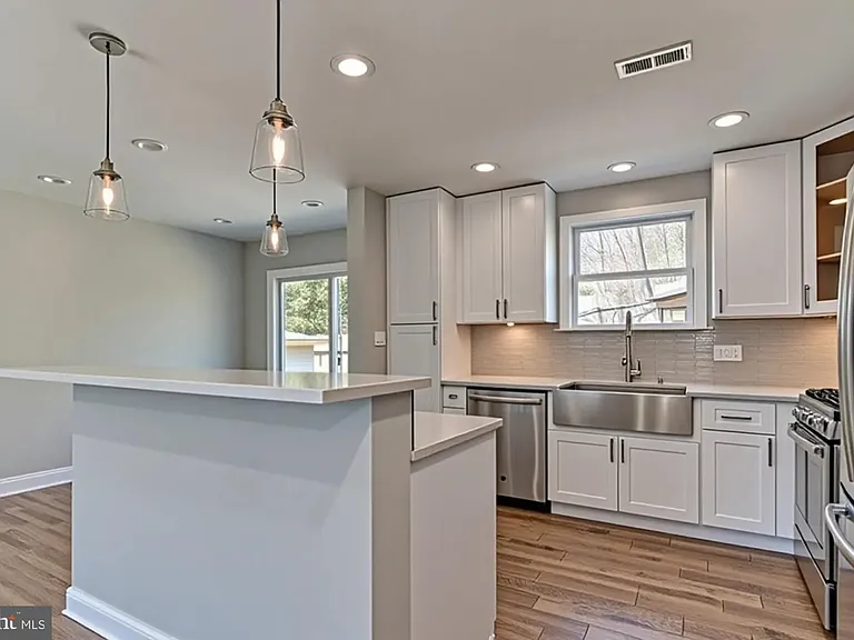 415 Ritchie Pkwy — Photo 10
