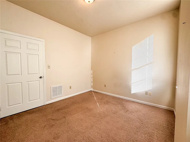 137 N Main St #D — Photo 8
