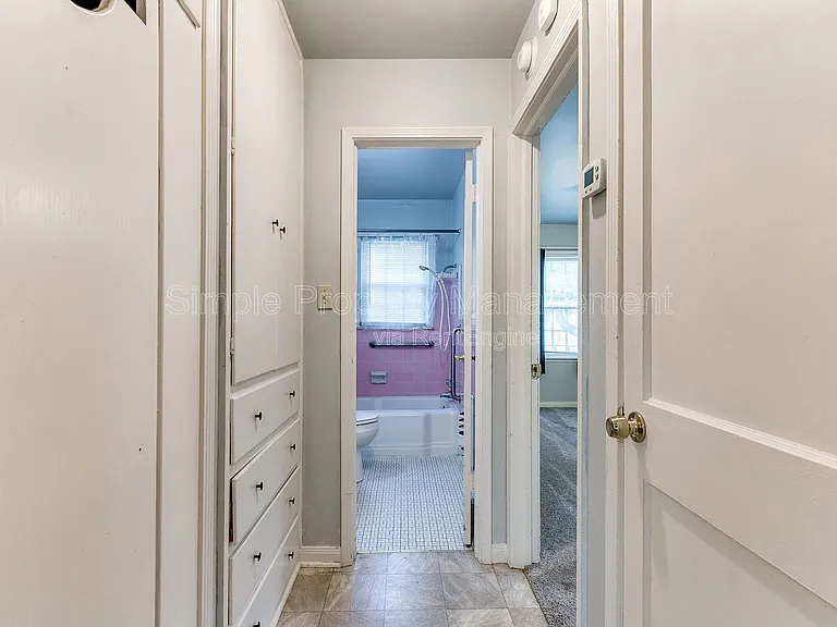 810 N Marshall Dr — Photo 10