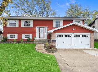 1165 Hassell Rd, Hoffman Estates, IL 60169