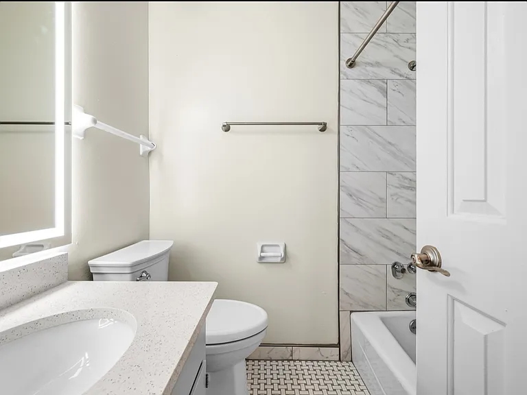 2905 Burch Ave #3 — Photo 25