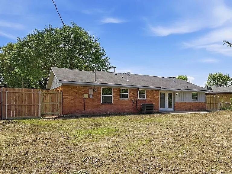 705 Donald Dr — Photo 24