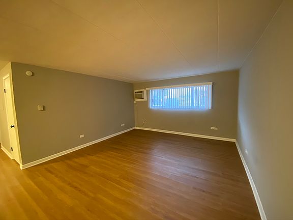 2nd image of 18361 Glen Oak Ave APT B