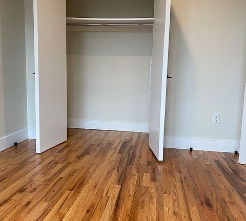 4th image of 3084 Villa Ave #B