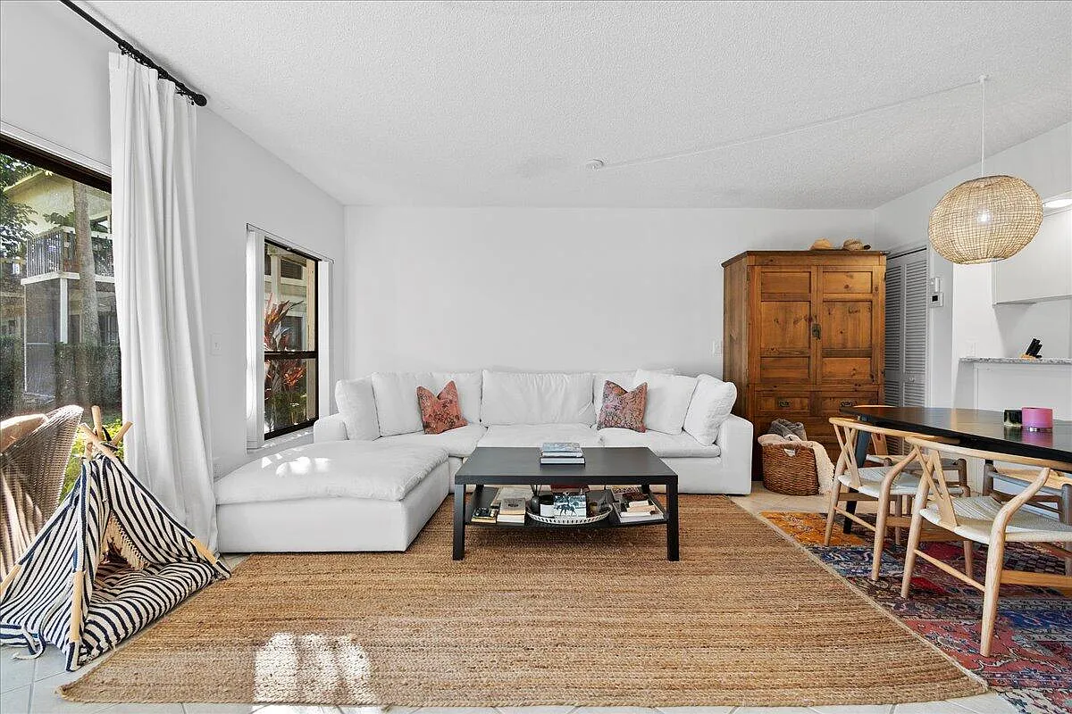 1 bed, 1.0 bath, 900 sqft, $1,550 — Photo 1