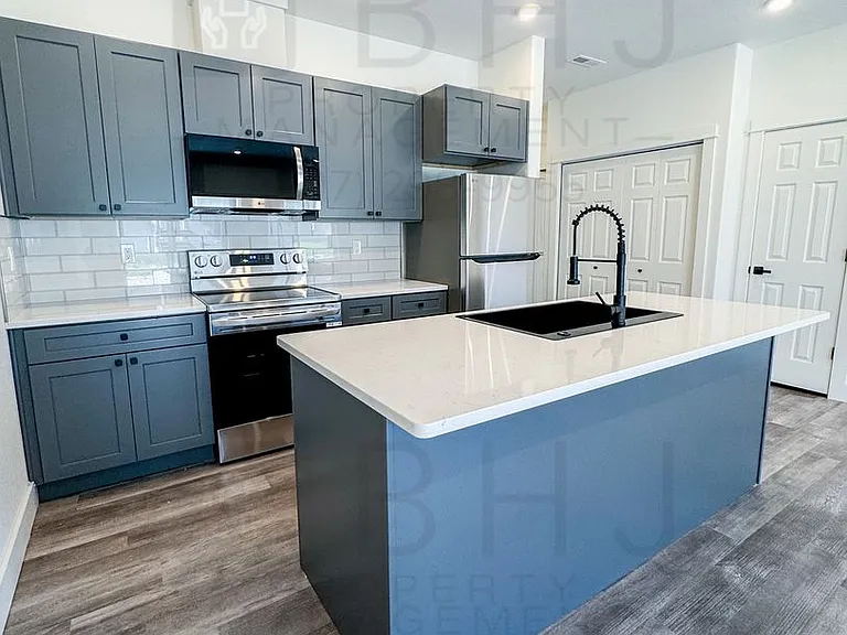 951 Covey Run Rd — Photo 2