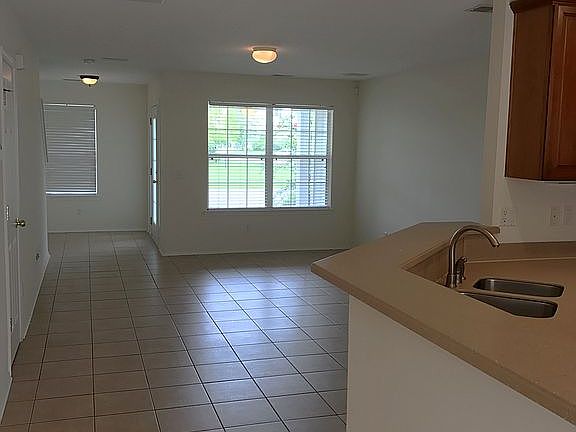 Spacious living room w/tile.