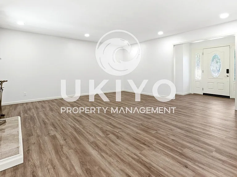 645 Keith Ct #1 — Photo 8
