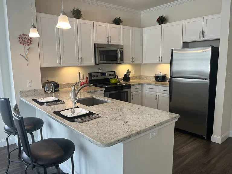 Edgewater Apartments — Photo 32