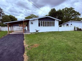 16 Lace Ln, Central Islip, NY 11722