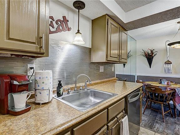 5th image of 11120 N Stratford Dr #203