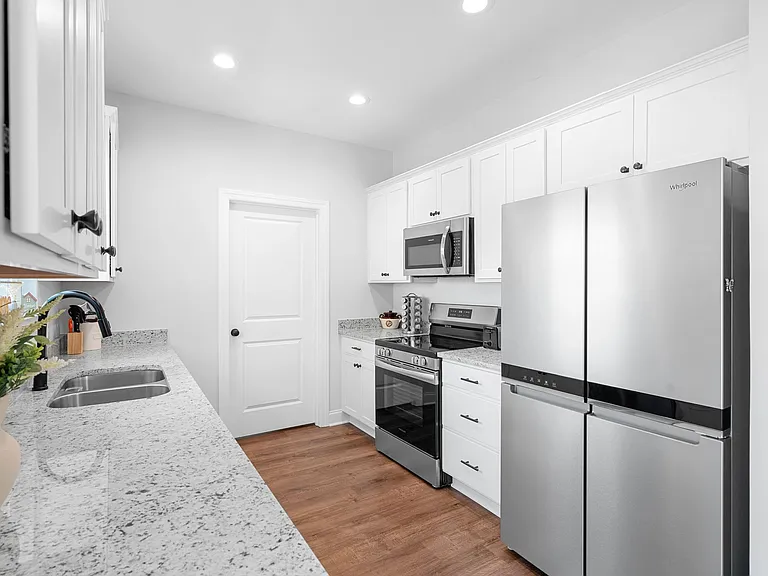 391 Elm Ave — Photo 16