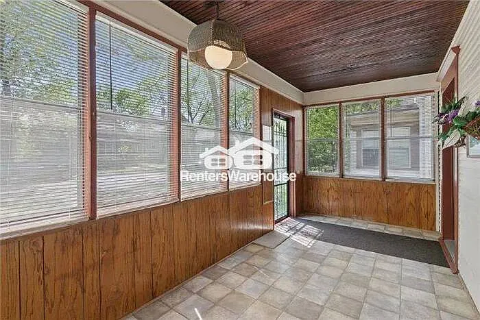 945 Sherburne Ave — Photo 3