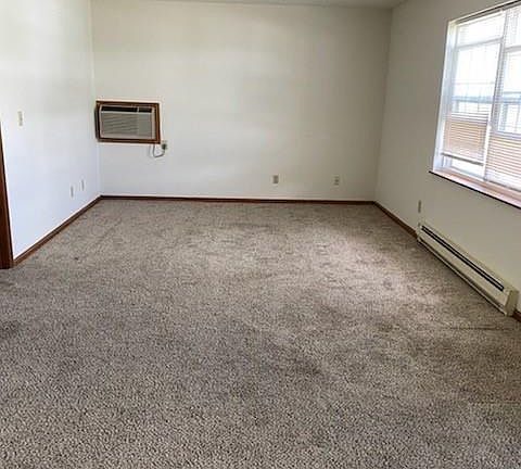 4th image of 101 Fairways Dr Unit D