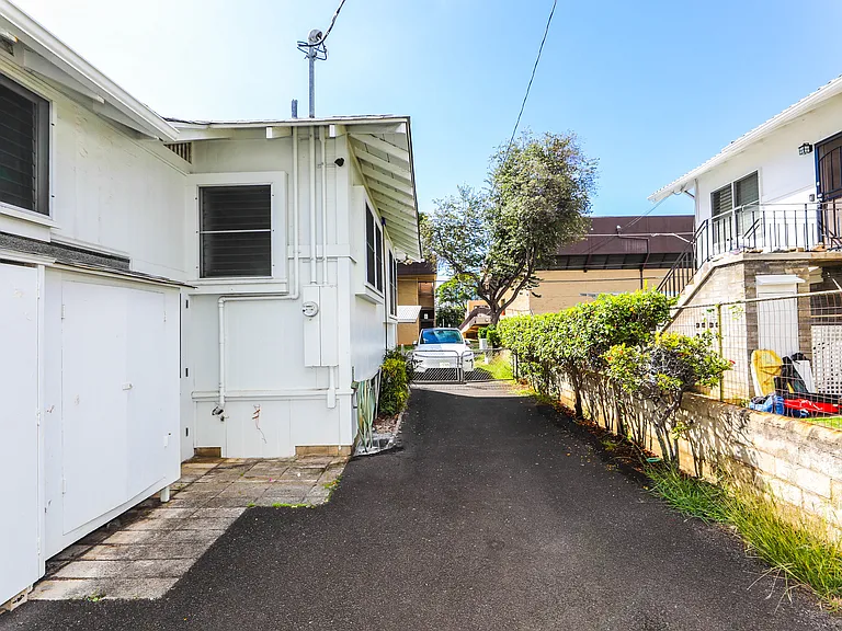 1918 Waiola St — Photo 47