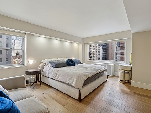 5th image of 100 W 57th St APT 11J