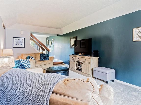2nd image of 22 Maybrook Ln