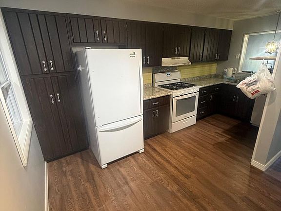 4th image of 874 Taylor Dr