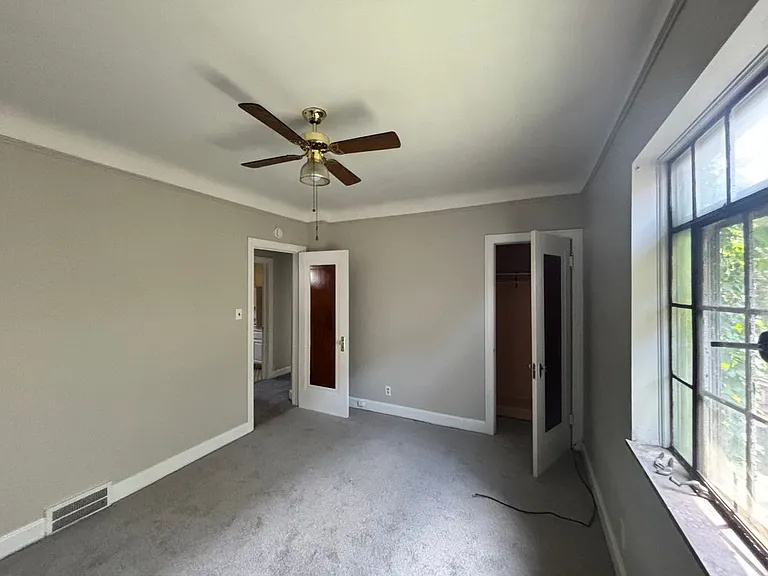 2943 Leslie St — Photo 7