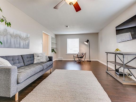 5th image of 9660 Livenshire Dr