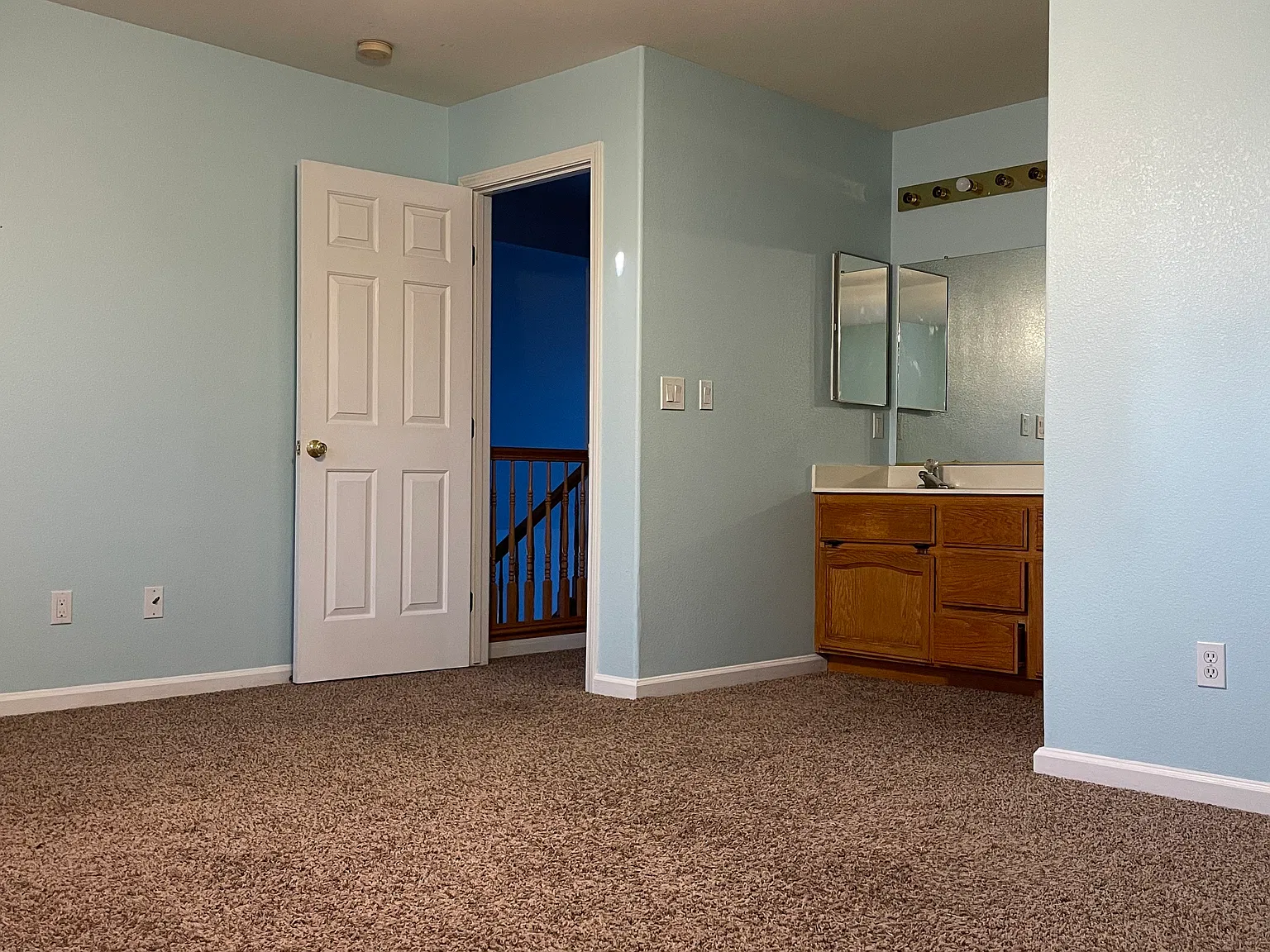 5 bed, 2234 sqft, $750 — Photo 2