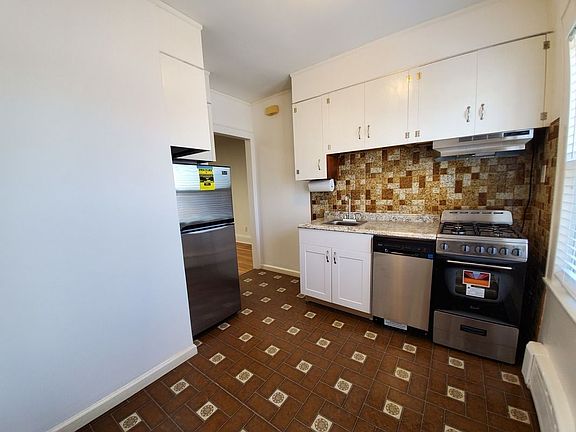 2nd image of 100-15 Ascan Ave #2