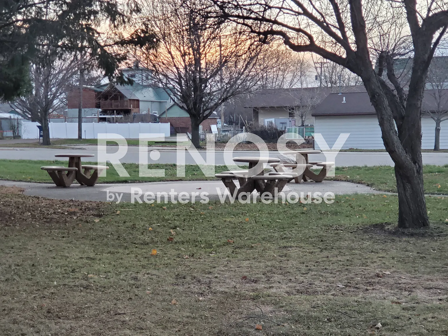 Available October 1st 2 Brdm 1 Bath Apt In Wood Lake — Photo 2