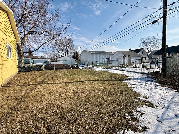3rd image of 499 E Belleview St