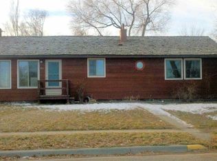 911 East St, Edgemont, SD 57735