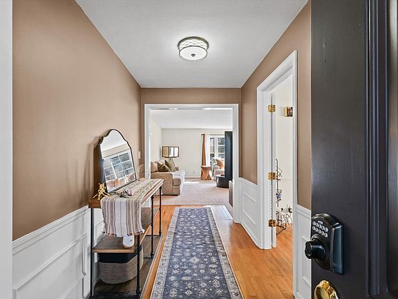 5th image of 2404 Melrose Dr