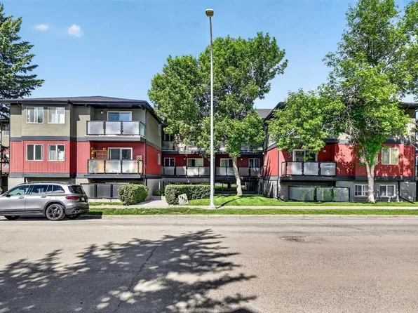 1915 W 26th St SW #204, Calgary, AB T3E 2A2