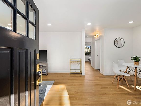 3rd image of 7132 34th Avenue SW
